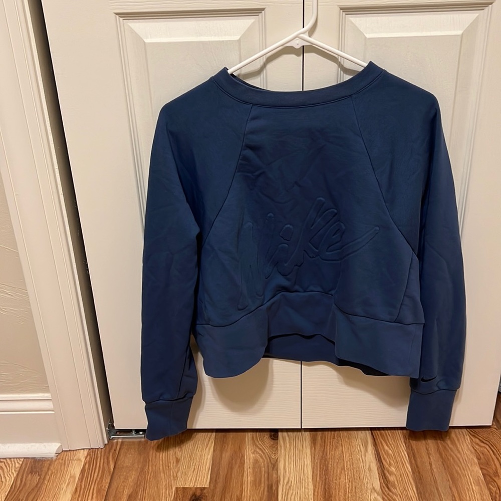 Blue cropped Nike sweatshirt